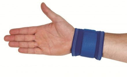 Adco 03204 Medium (14-17cm) Περικάρπιο Δέστρα Neoprene 1τμχ